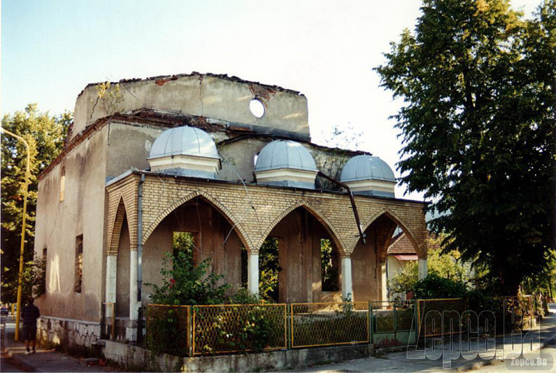 Ratne 1993. godine džamija minirana i srušena